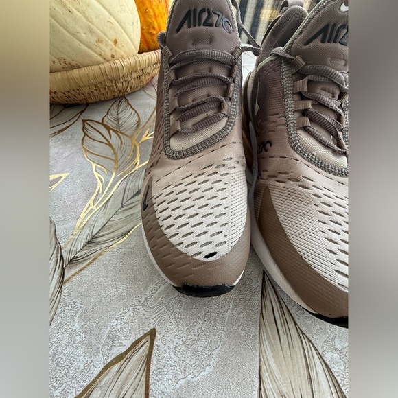 Nike AIR MAX 270 . - Picture 8 of 9